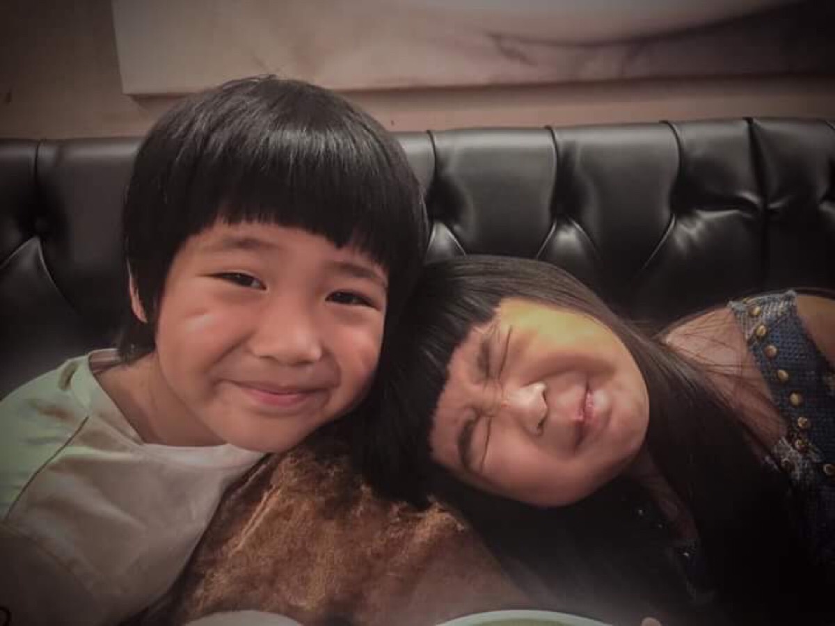 曹格晒照为儿子庆生，13岁Joe长成帅气少年，Grace姐姐可爱出镜休闲区蓝鸢梦想 - Www.slyday.coM