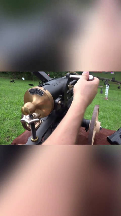 手摇式加特林机枪威力十足,你见过吗?
