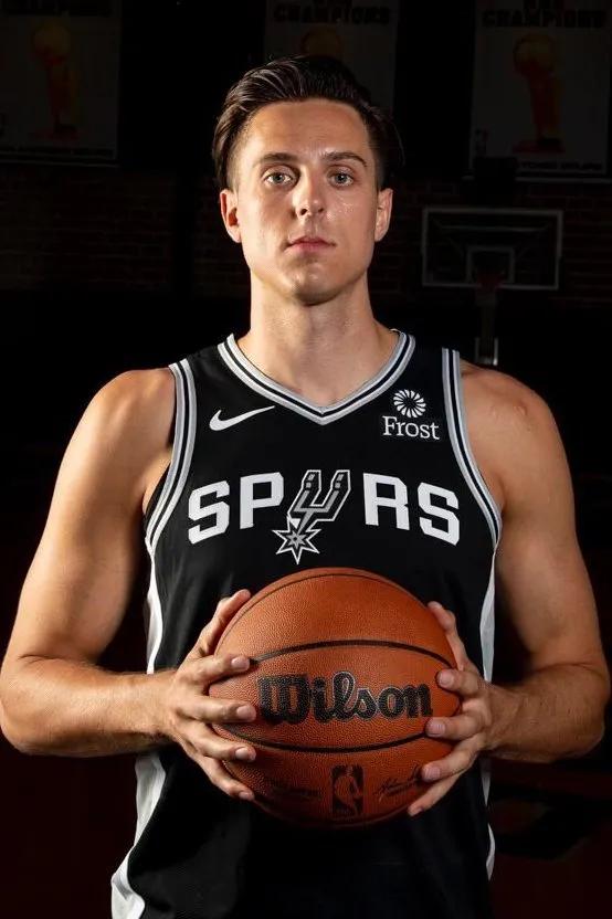 现役最帅的篮球运动员出现扎克柯林斯在马刺将会有怎样的定位