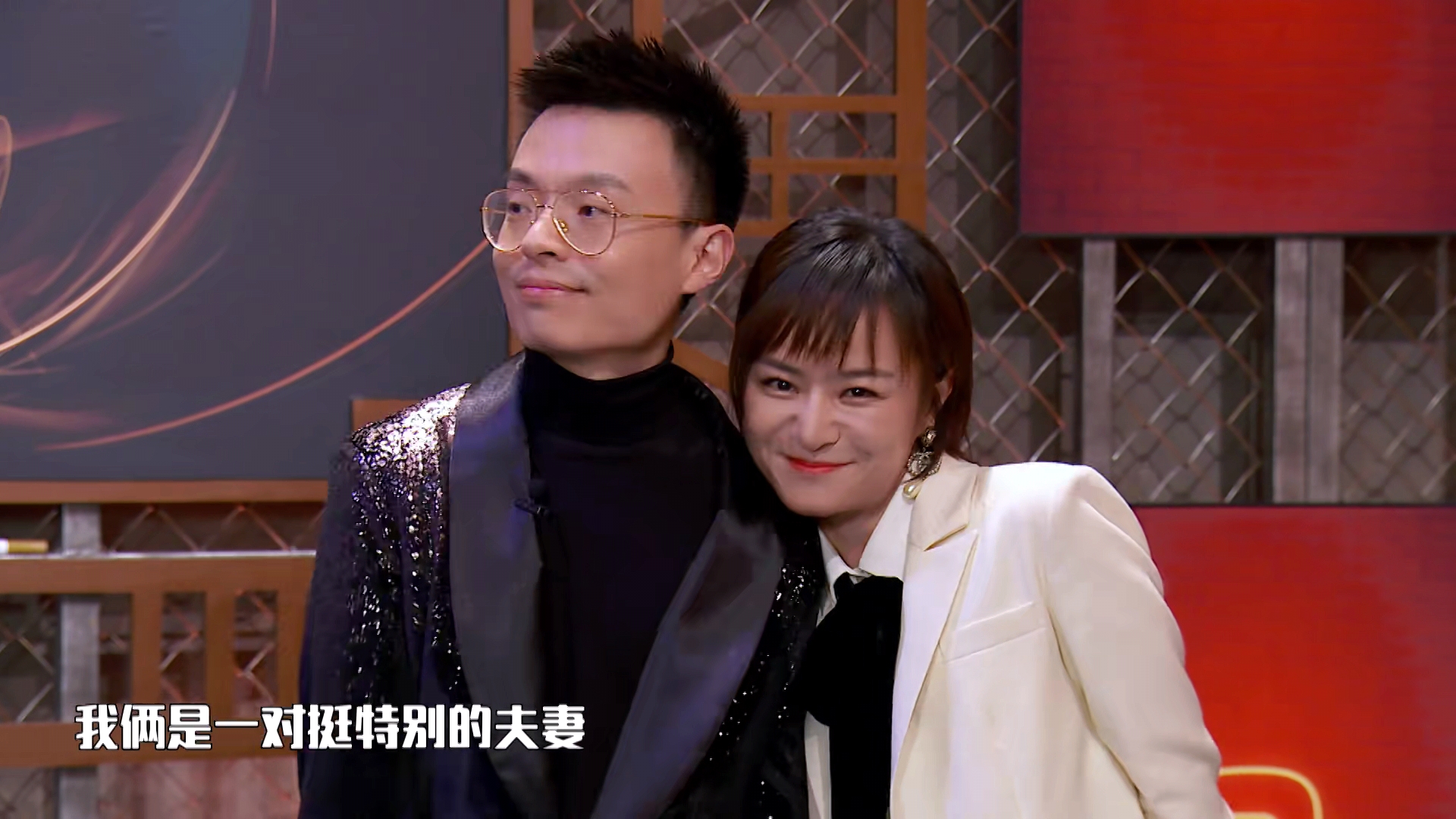 结婚3年后李诞宣布离婚,前妻黑尾酱曾和“东亚病夫”的牌匾合影|李诞|离婚|病夫_新浪新闻