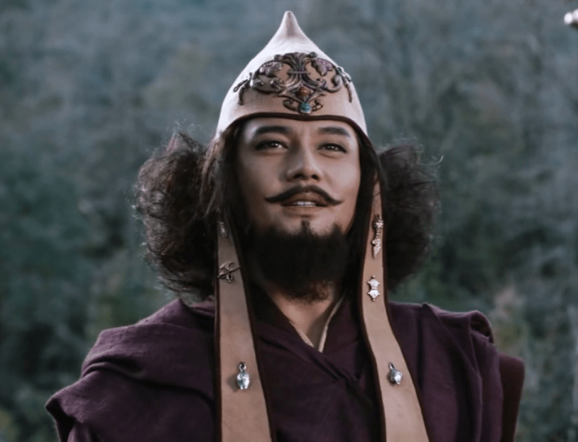 相比于其他版本鸠摩智的老谋深算,新版鸠摩智却因酷似"加勒比海盗"的