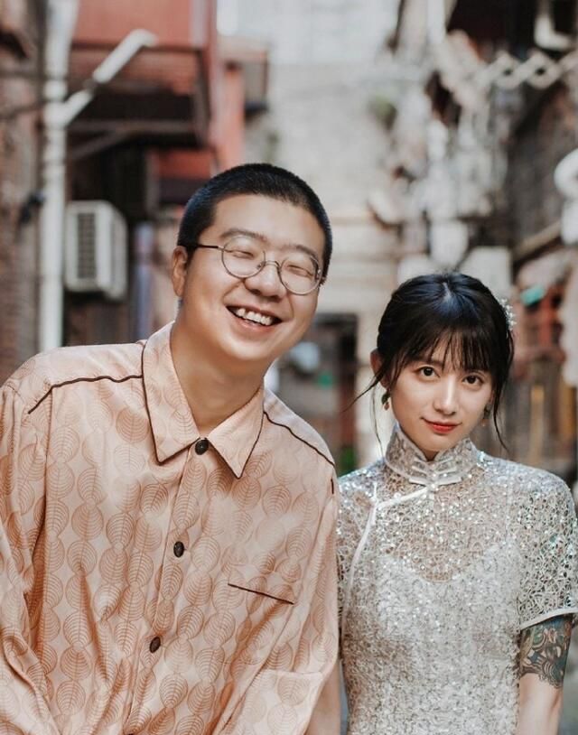 李诞官宣与黑尾酱离婚,女方近况曝光,离婚后到处旅游调整状态