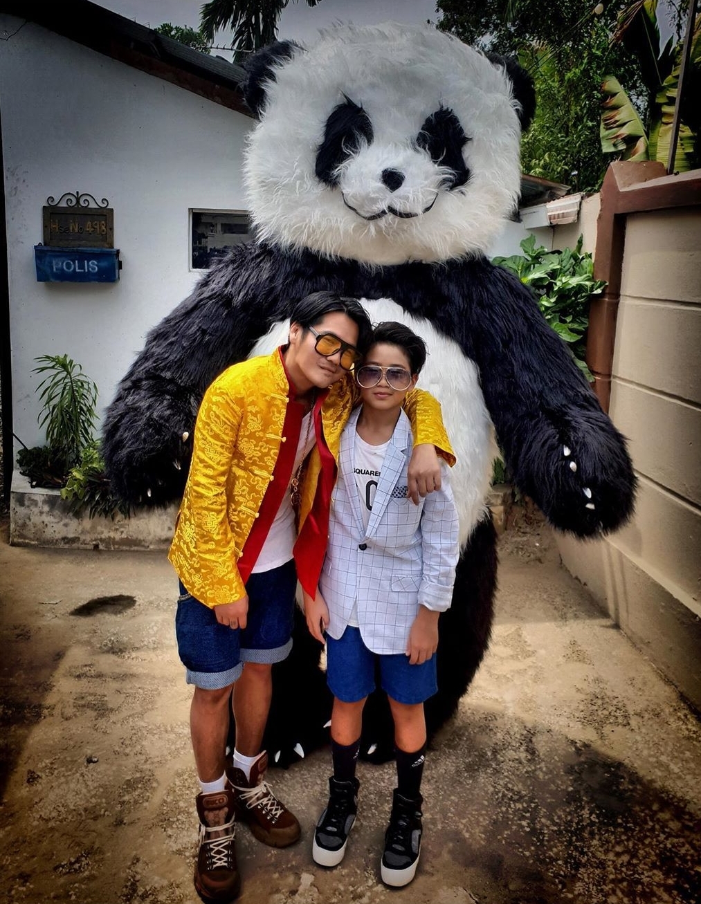 曹格晒照为儿子庆生，13岁Joe长成帅气少年，Grace姐姐可爱出镜休闲区蓝鸢梦想 - Www.slyday.coM