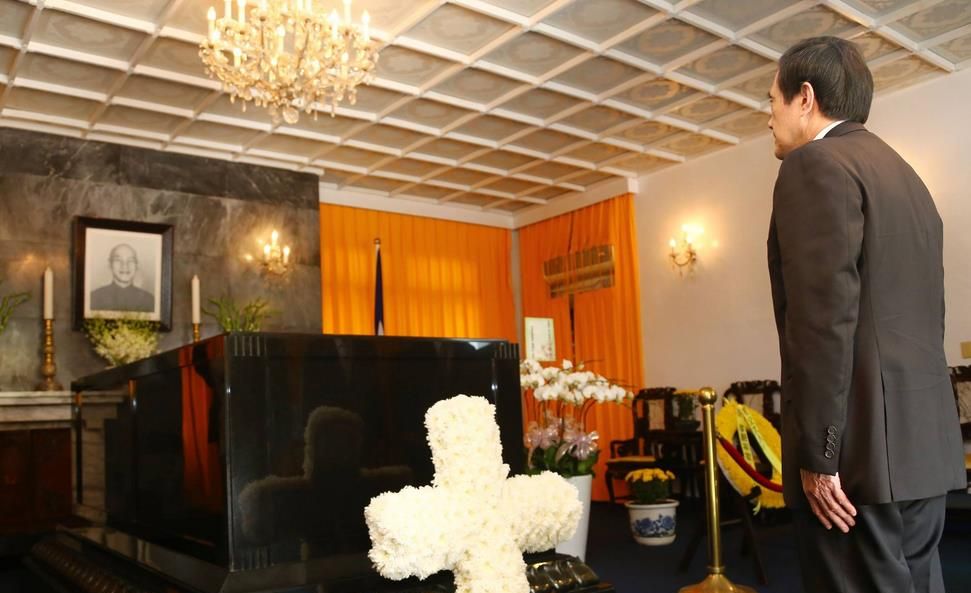 蒋介石去世46年,为何棺材至今没能入土,只因临终前说的那句遗言休闲区蓝鸢梦想 - Www.slyday.coM 蒋介石去世46年,为何棺材至今没能入土,只因临终前说的那句遗言休闲区蓝鸢梦想 - Www.slyday.coM