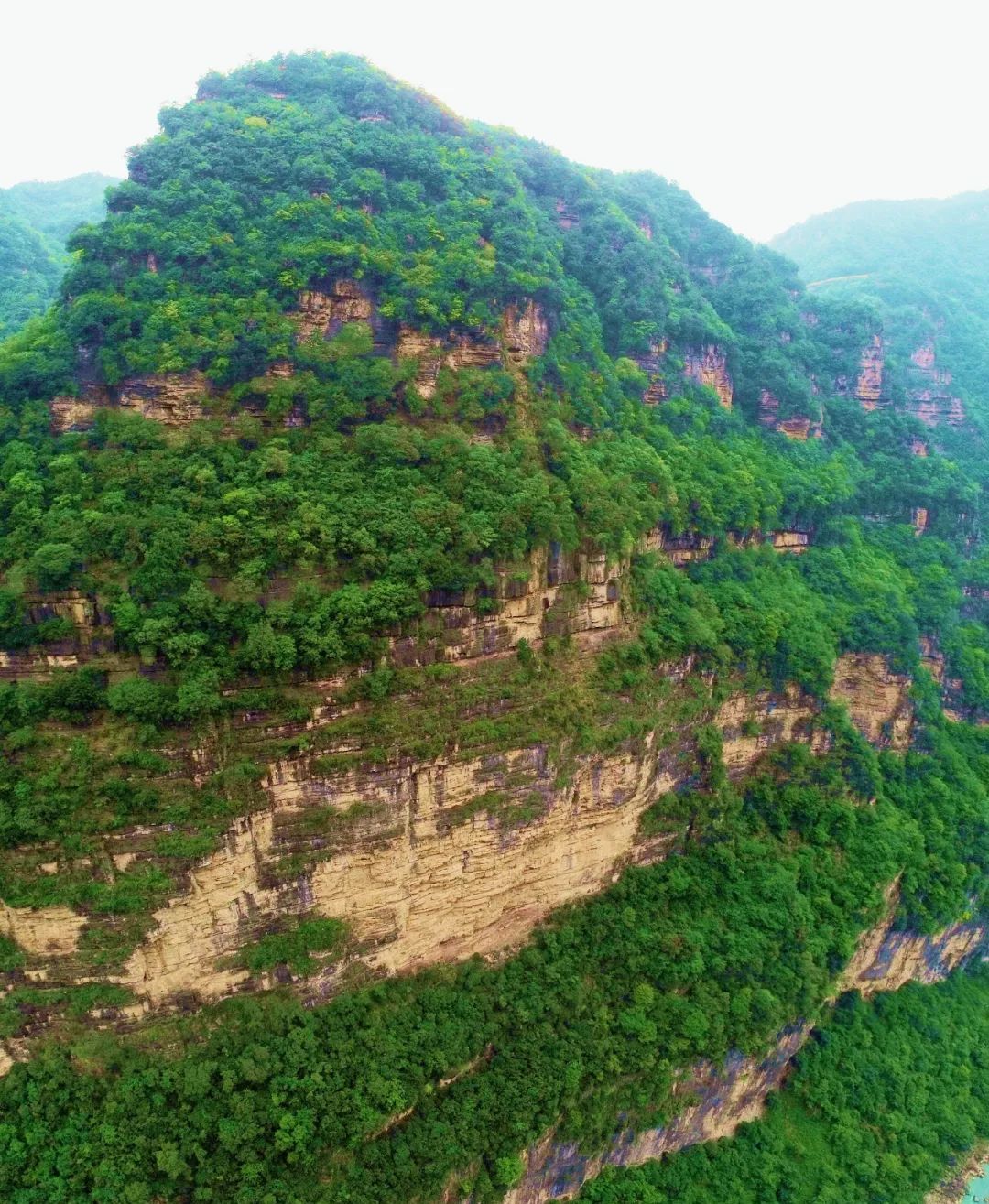 米仓山大峡谷山川相缪郁乎苍苍