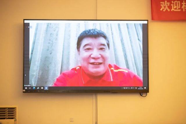 杨倩回清华大学参加欢迎会,赠学校领奖服还对同学比心休闲区蓝鸢梦想 - Www.slyday.coM 杨倩回清华大学参加欢迎会,赠学校领奖服还对同学比心休闲区蓝鸢梦想 - Www.slyday.coM