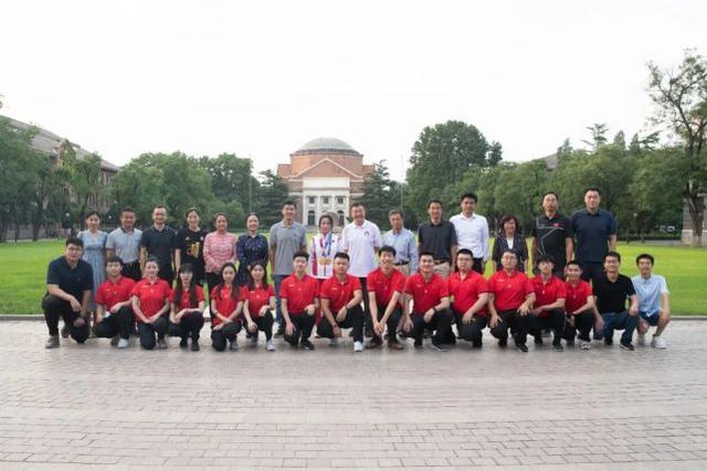 杨倩回清华大学参加欢迎会,赠学校领奖服还对同学比心休闲区蓝鸢梦想 - Www.slyday.coM 杨倩回清华大学参加欢迎会,赠学校领奖服还对同学比心休闲区蓝鸢梦想 - Www.slyday.coM