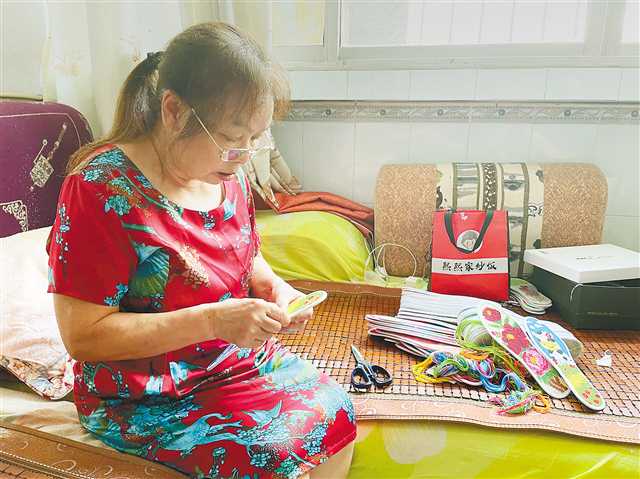 重庆首位全国"最美拥军人物"张兴会: 16年6次进藏送鞋垫棉鞋