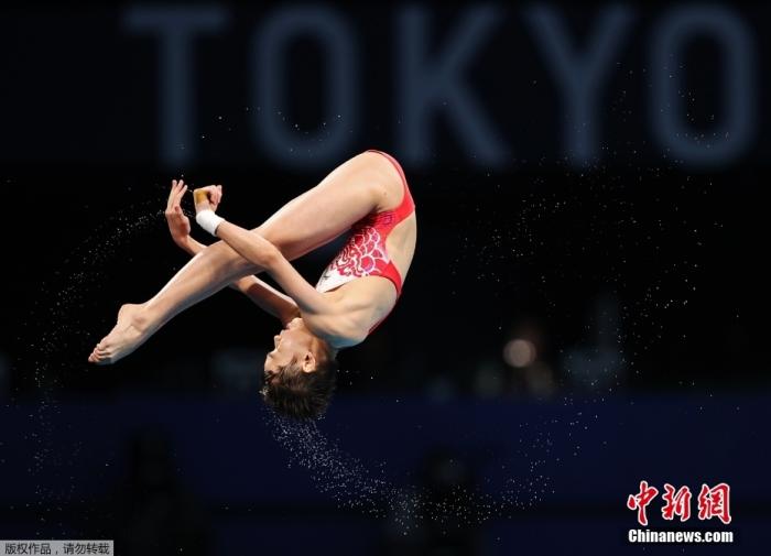 On August 5, in the women's 10-meter platform final of the Tokyo Olympics, the 14-year-old Quan Hongchan jumped out of three full marks in the competition and won the gold medal with his excellent performance. Quan Hongchan is also the youngest athlete of the Chinese delegation in this Olympics.