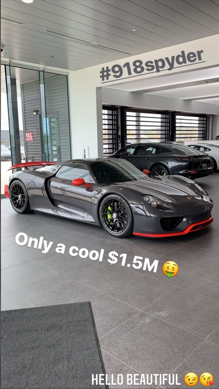 pj塔克更新社媒晒豪车这个美人儿只要150万刀