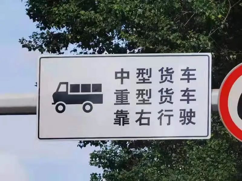 大货车不能随便开!哈尔滨这段路只能"靠右"行驶↘