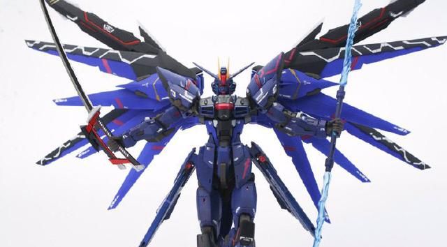 换色重涂近战型自由高达模型