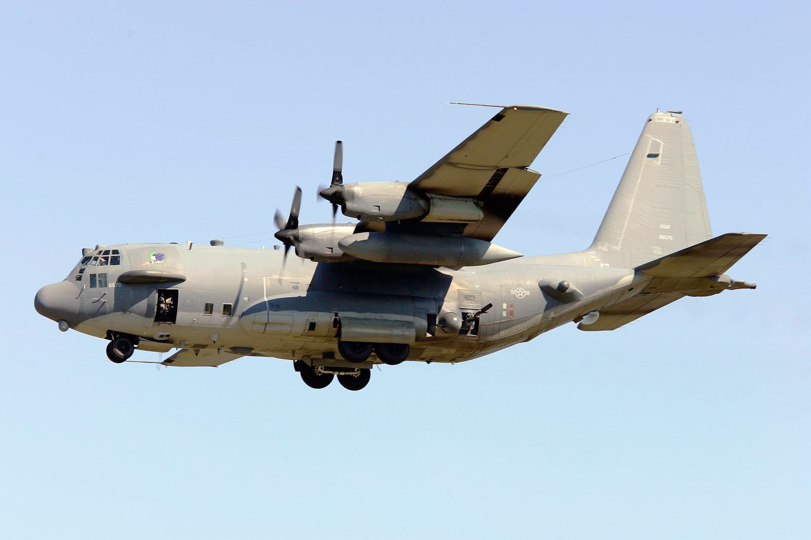 "炮艇机"是个好玩意,为啥鹰酱用了半个世纪后,我军还不装备__财经头条