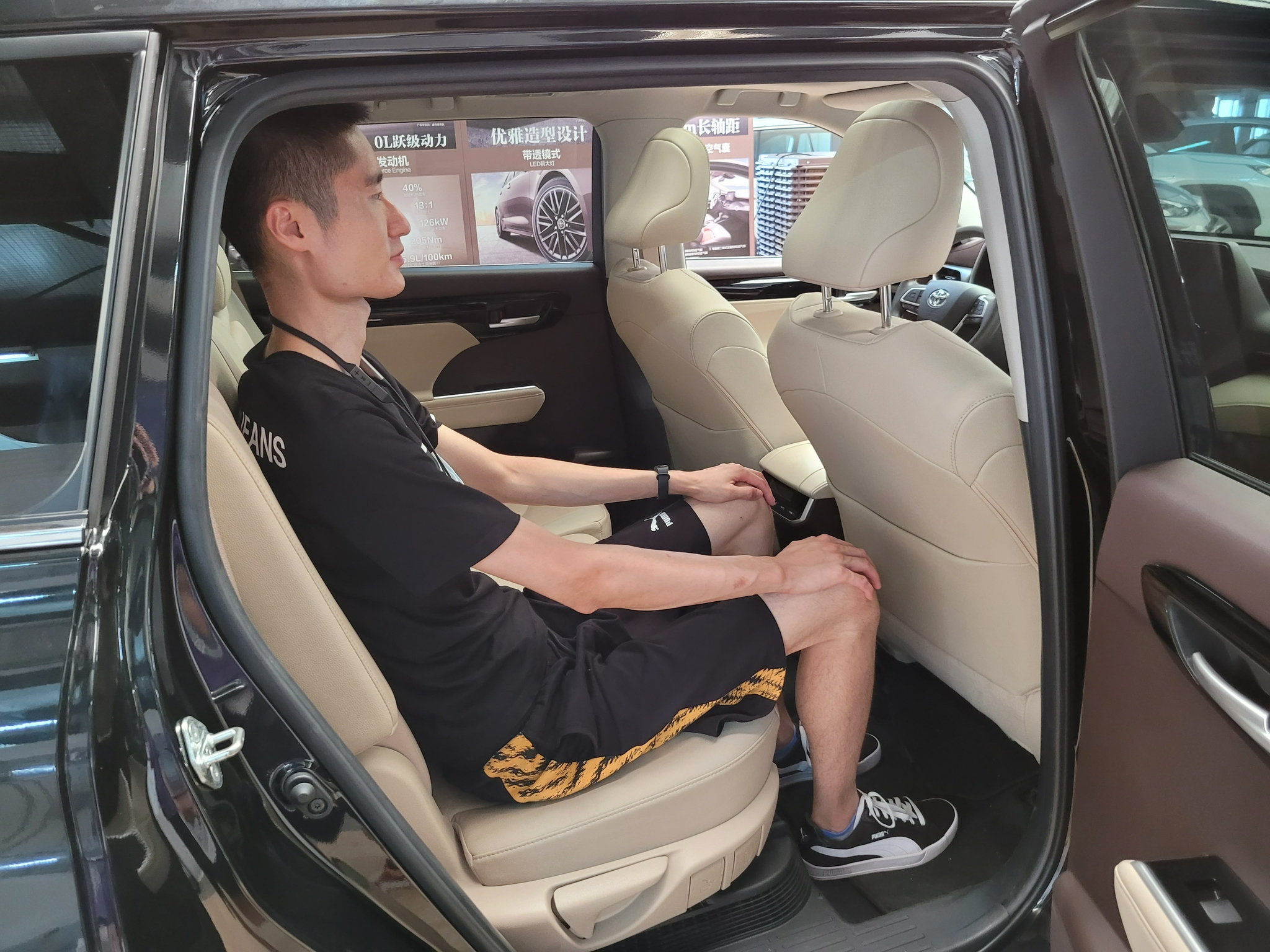 实测新老汉兰达二三排空间,尺寸变大意味着空间更大?