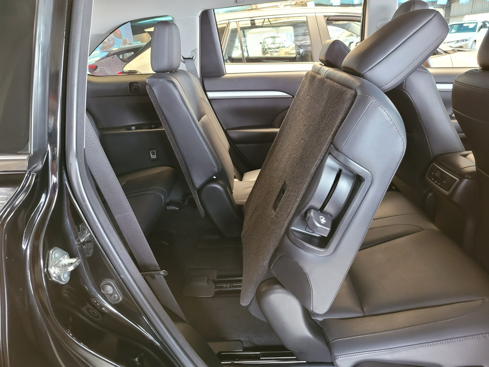 实测新老汉兰达二三排空间,尺寸变大意味着空间更大?