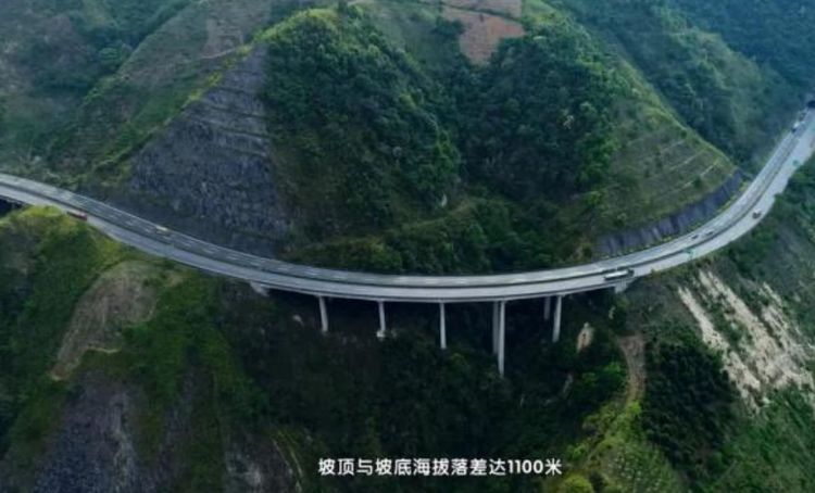 看到就颤抖的高速,27公里全是下坡,上千辆车在此失控