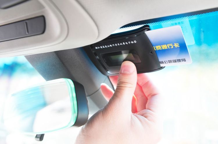 国家出新规,用etc跑高速更省钱?银行免费安装,背后原因很现实