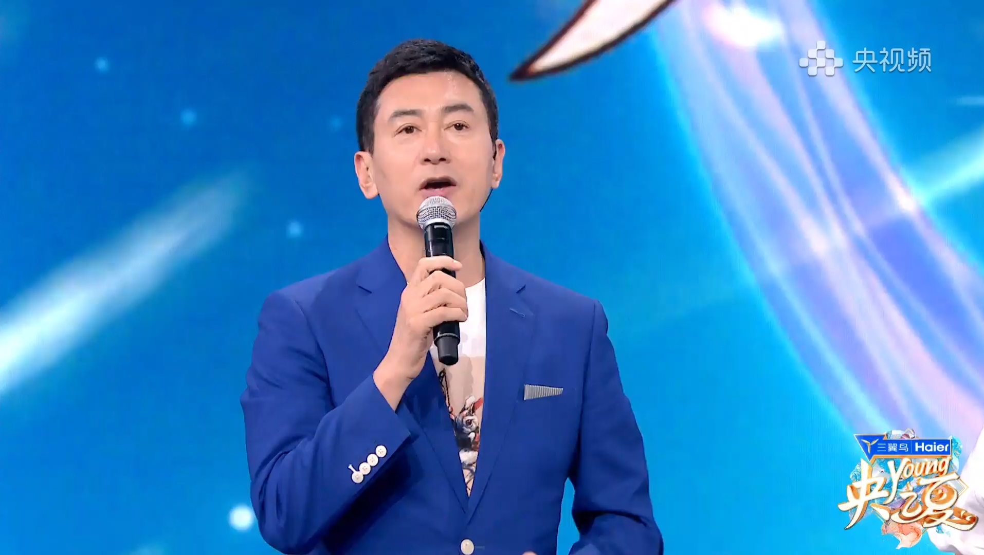 央young之夏公演直播撒贝宁抢戏已失控网友评价褒贬不一