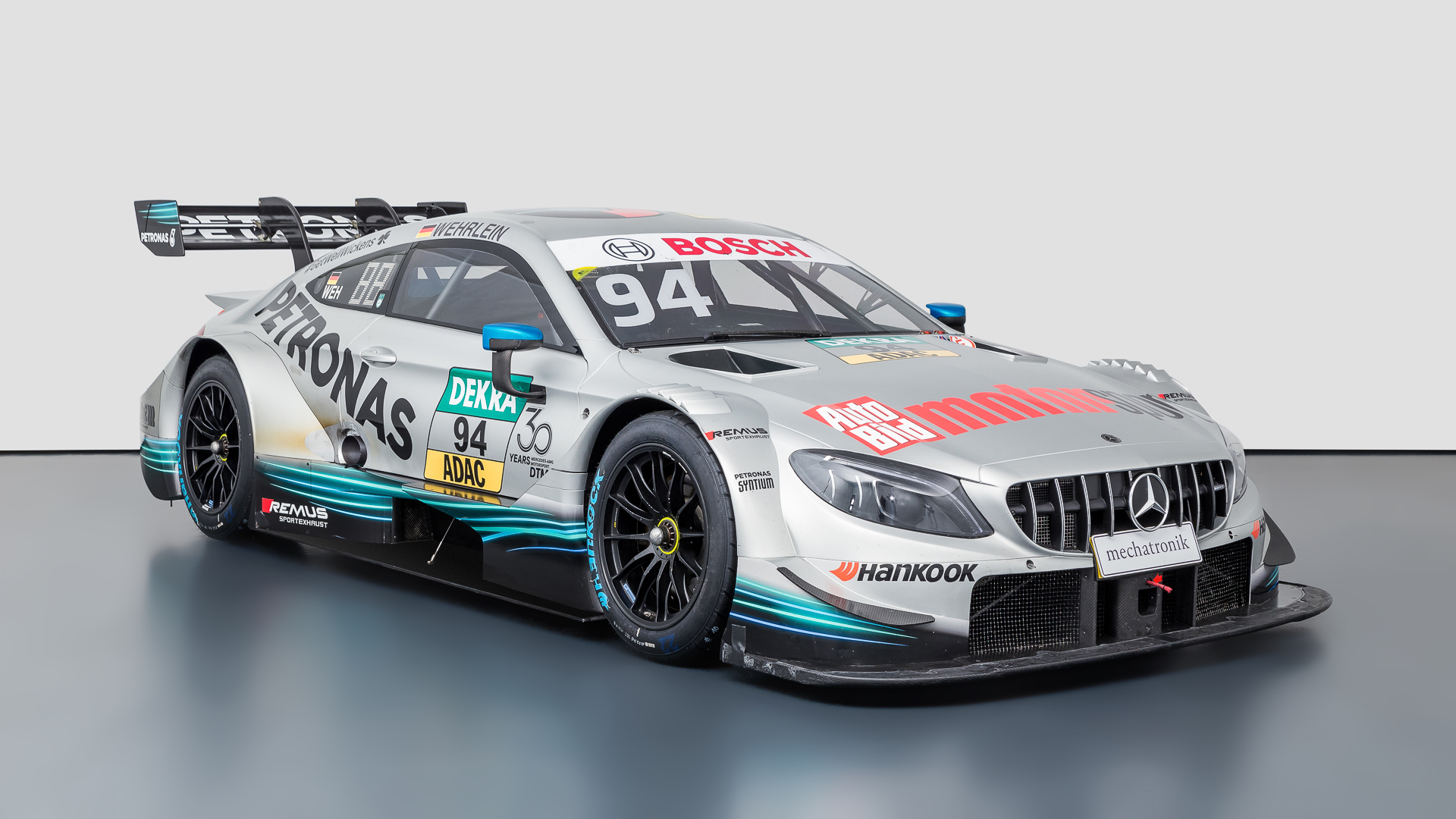只需150万美元！就可以拥有AMG C63 DTM赛车啦新浪汽车