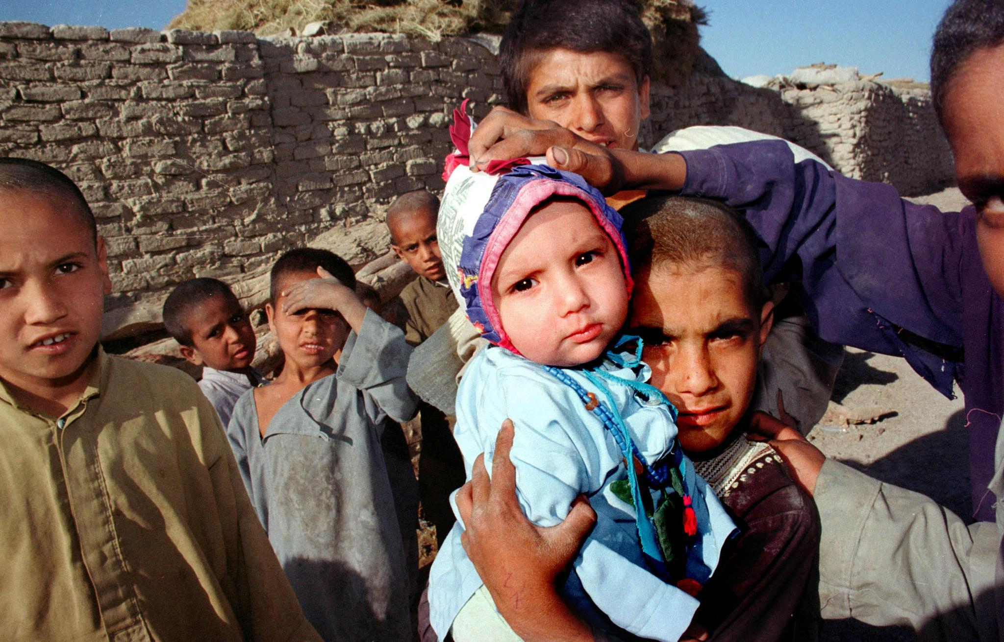 巴基斯坦的穷人、贫困儿童、缺乏教育 图库摄影片. 图片 包括有 表面, 皮肤, 缺乏, 微笑, 人们, 人员 - 161130962