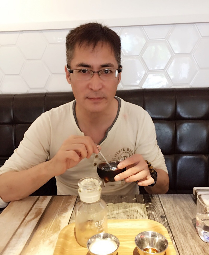 再次婚姻破裂51岁黄建群二婚与娇妻已分居曾与贾静雯闹出轨疑云