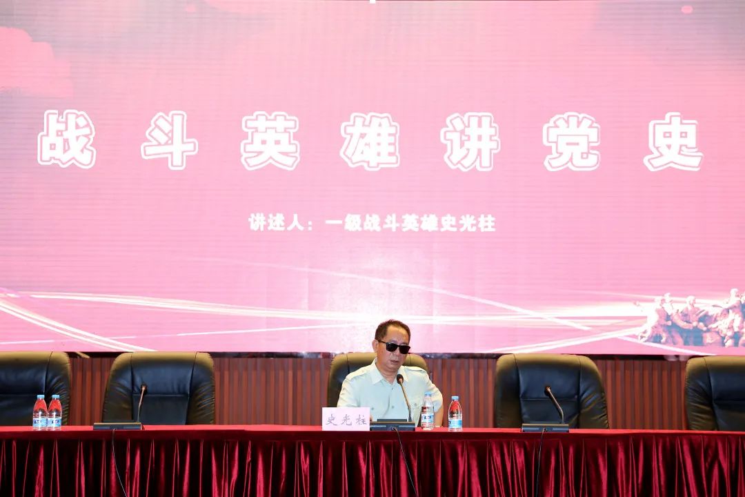 战场上他4次8处重伤，将炸烂的眼球塞进眼眶继续战斗……休闲区蓝鸢梦想 - Www.slyday.coM