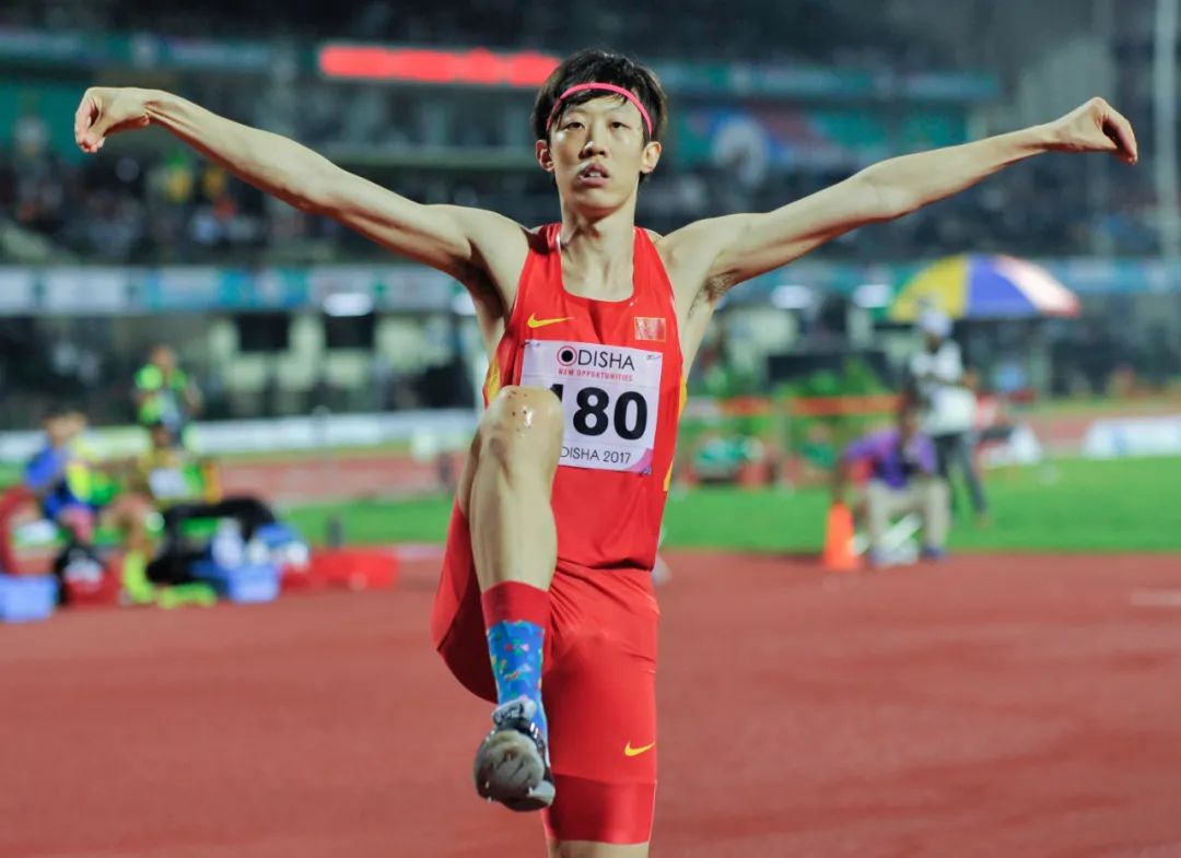 跳高名将张国伟复出,剑指巴黎奥运金牌,承诺将在颁奖台表演"龙吸水"