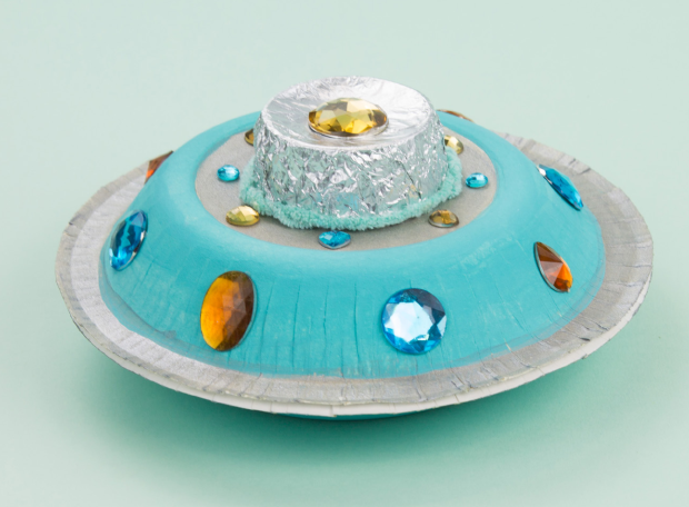 不如再来点科幻风的手工激发孩子的兴趣,培养想象力和创造力,比如飞碟