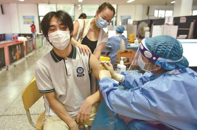 南京多区启动12-17岁学生新冠疫苗接种