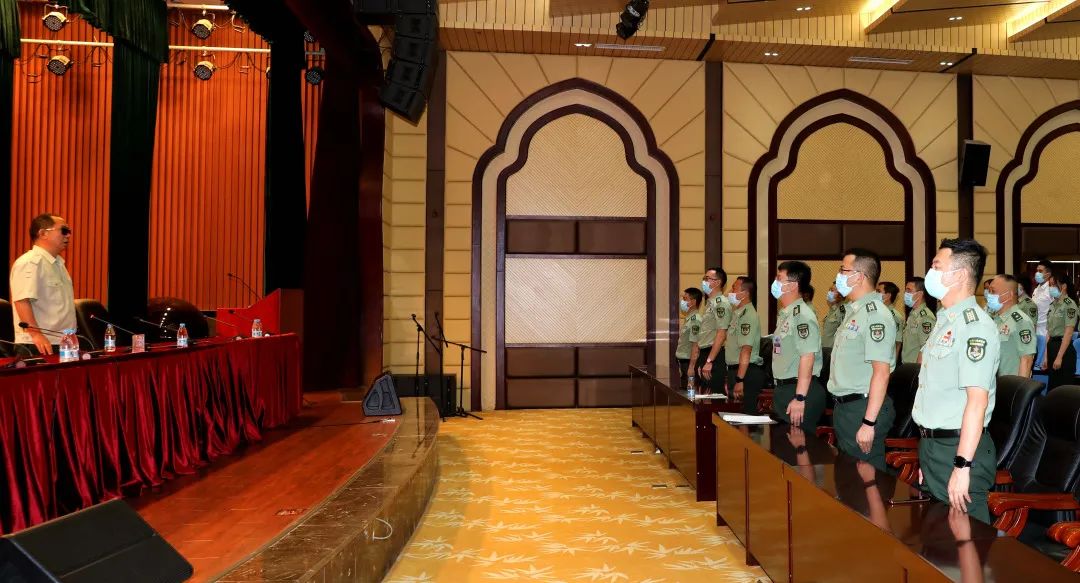 战场上他4次8处重伤，将炸烂的眼球塞进眼眶继续战斗……休闲区蓝鸢梦想 - Www.slyday.coM