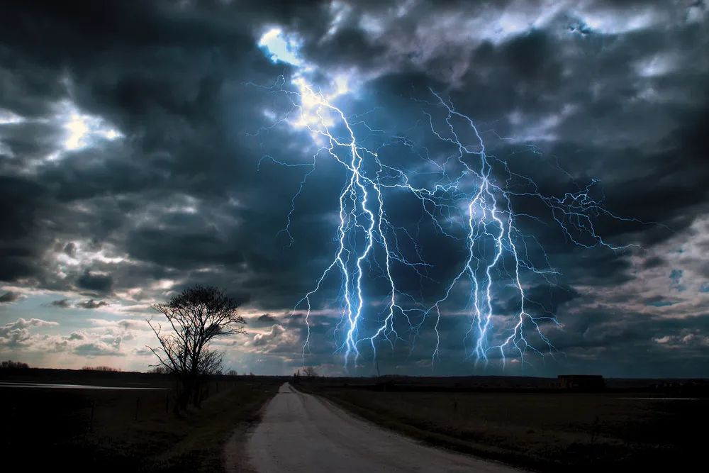 雷雨天手机会引雷吗