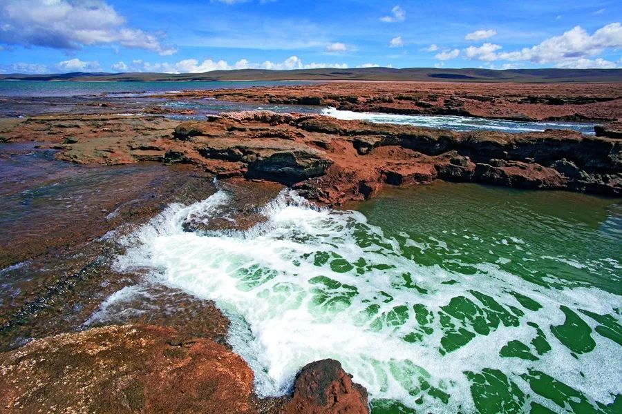 摄影|杨勇十几亿立方米的湖水奔腾而下流进了东边的库赛湖引发连锁