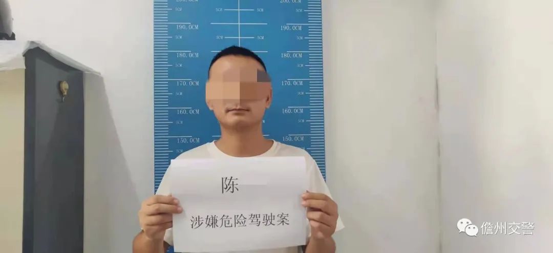 海南一男子醉酒驾车上高速还逆行