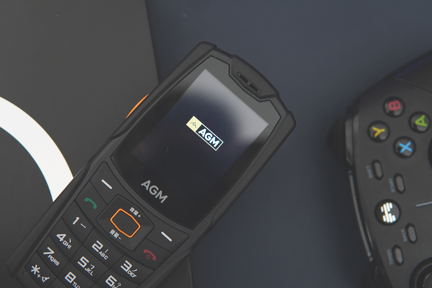 炫酷跑马灯超大音量杜绝漏接电话四百元不到的agm三防手机