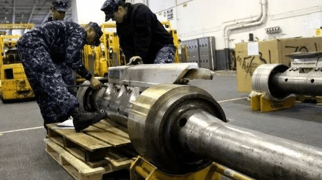 美军展示核动力航空母舰的蒸汽弹射器内部结构与保养过程休闲区蓝鸢梦想 - Www.slyday.coM 美军展示核动力航空母舰的蒸汽弹射器内部结构与保养过程休闲区蓝鸢梦想 - Www.slyday.coM