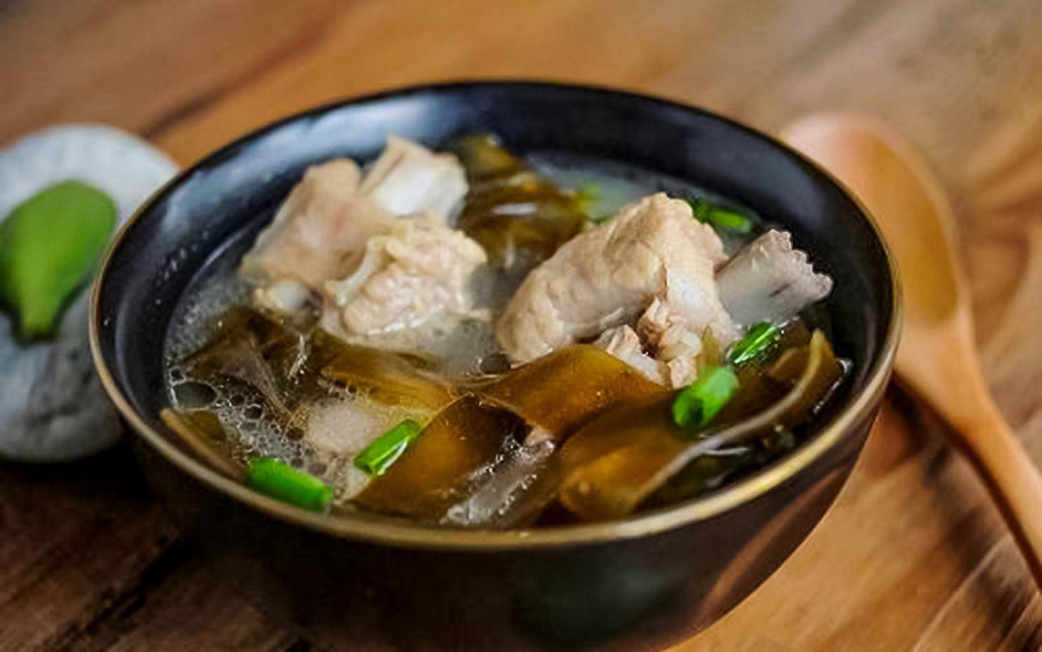 美味的薏仁海带排骨汤的做法