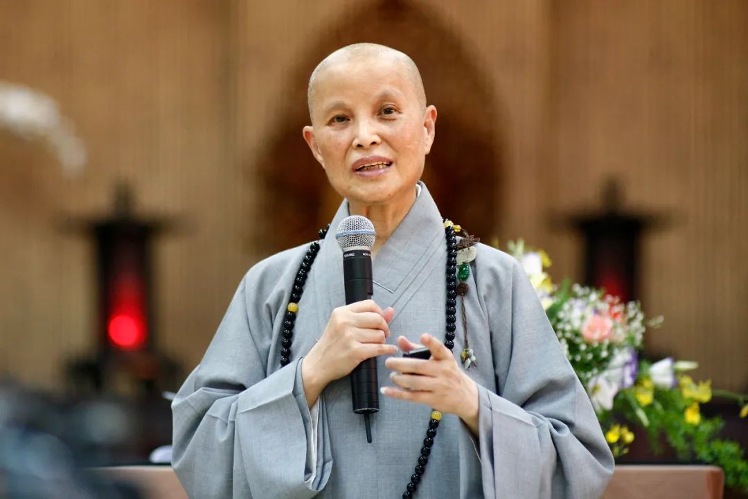 (4)释证严台湾地区:18年来共资助30069名孩子.