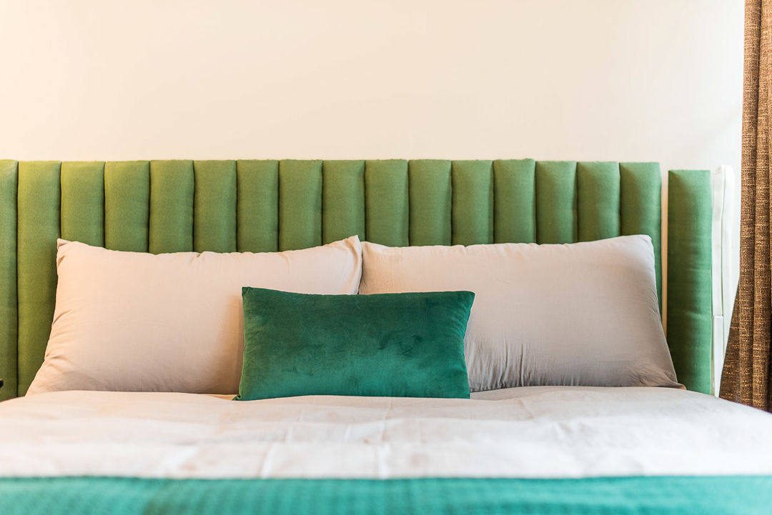 设计重点:墨绿色床墨绿色的床体是整个房屋沿用了整个房屋重用墨绿色