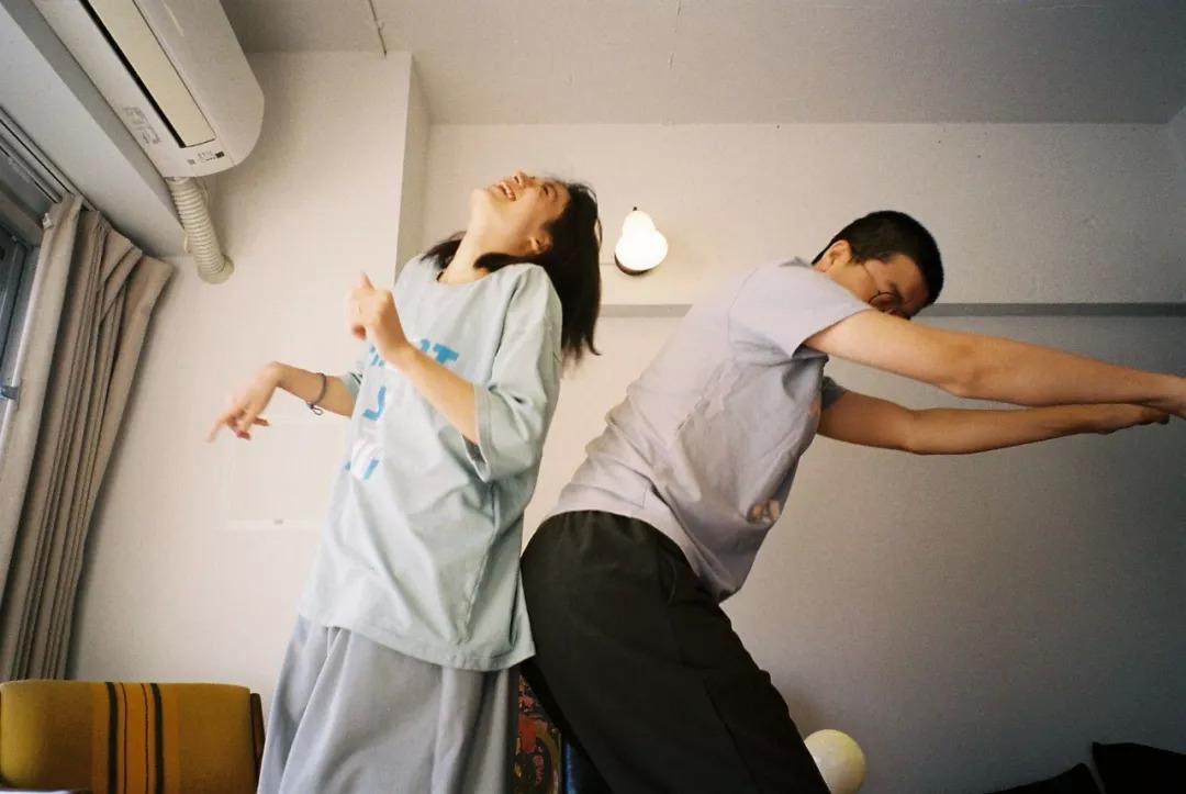 人间不值得，结婚三年就离婚，李诞与黑尾酱之间怎么了？休闲区蓝鸢梦想 - Www.slyday.coM