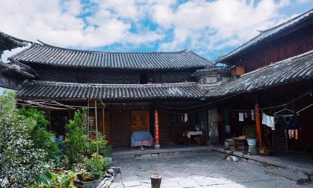 云南白族富贵人家的老宅,三个四合院连成一个府第,太过奢华休闲区蓝鸢梦想 - Www.slyday.coM