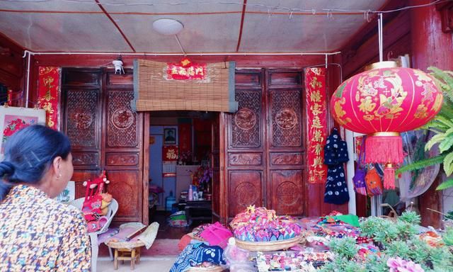 云南白族富贵人家的老宅,三个四合院连成一个府第,太过奢华休闲区蓝鸢梦想 - Www.slyday.coM