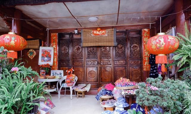 云南白族富贵人家的老宅,三个四合院连成一个府第,太过奢华休闲区蓝鸢梦想 - Www.slyday.coM