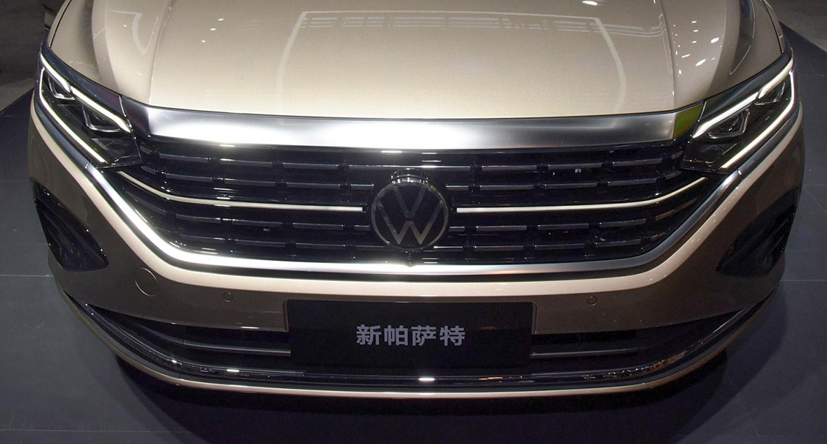 新款大众帕萨特8月26日正式上市,换装新前脸,车身加长又加重