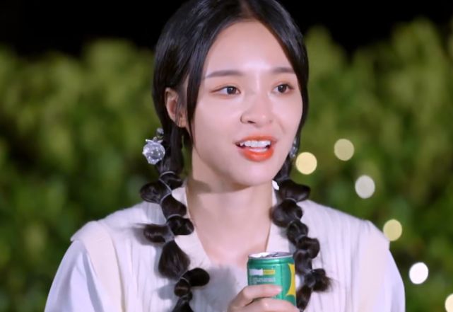作为《女儿们的恋爱4》固定嘉宾,她们的造型真的一期比一期好看,网友