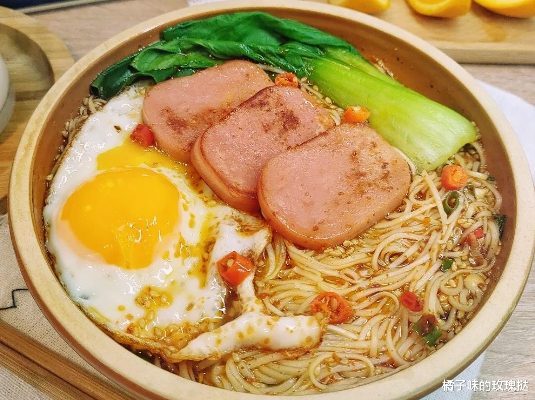 家常快手面推荐番茄火腿螺蛳粉酱汁面鸡蛋菌菇汤面酸汤面