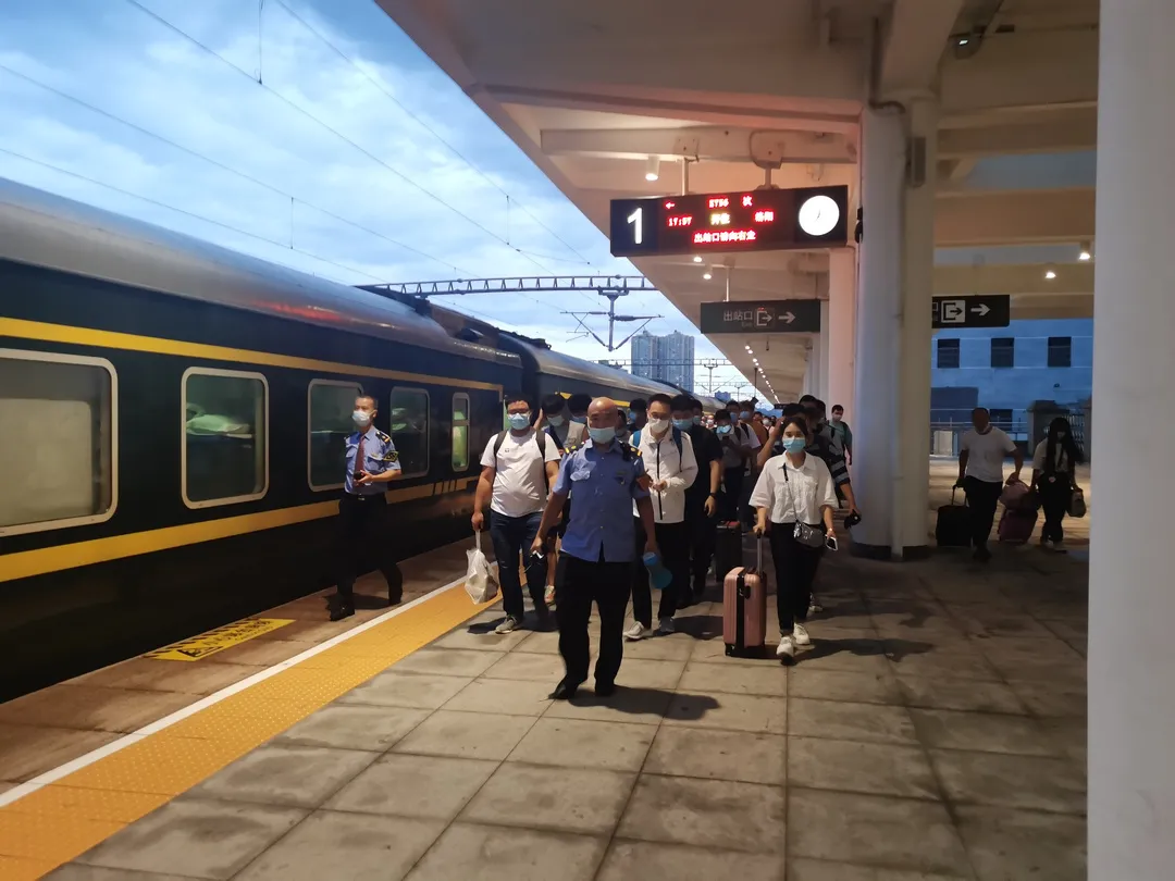 列车扣停南阳站k756次(广州—洛阳)k166次(宁波—洛阳)k536次(深圳