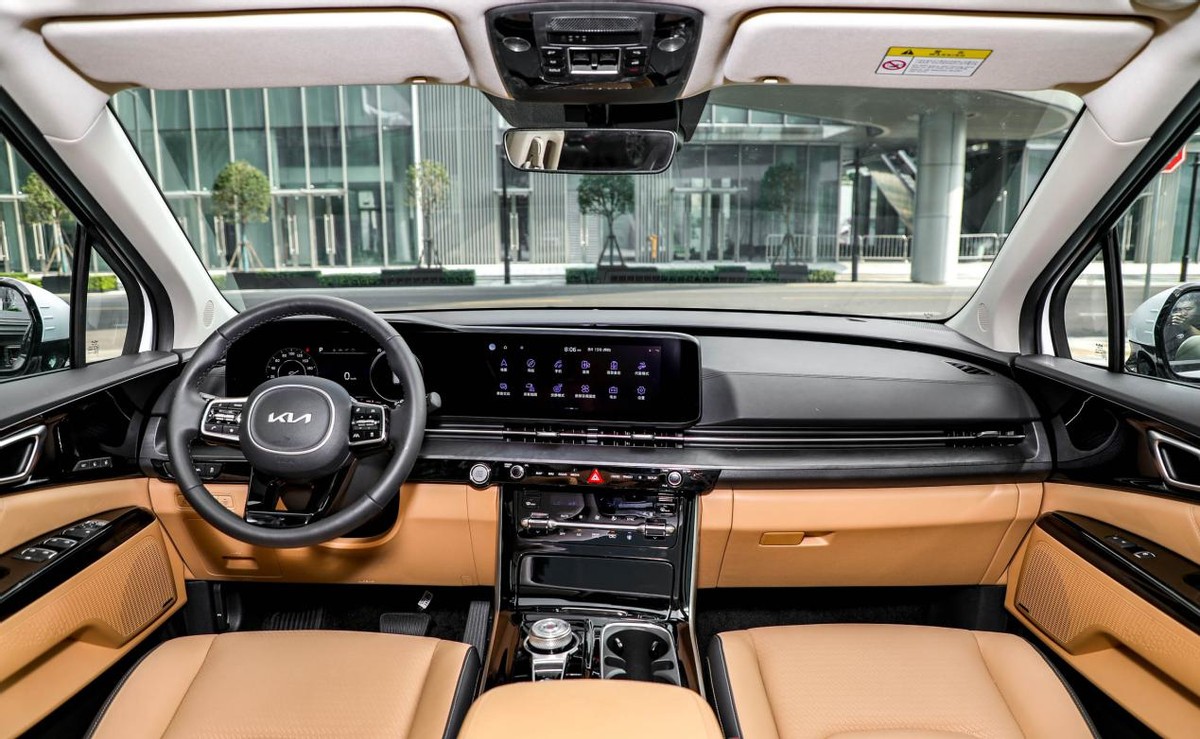 起亚嘉华强势来袭,造型年轻内饰豪华,即将开启预售