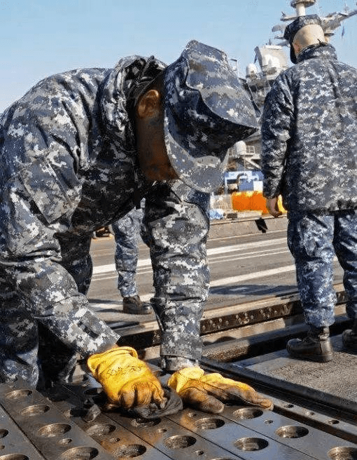 美军展示核动力航空母舰的蒸汽弹射器内部结构与保养过程休闲区蓝鸢梦想 - Www.slyday.coM 美军展示核动力航空母舰的蒸汽弹射器内部结构与保养过程休闲区蓝鸢梦想 - Www.slyday.coM
