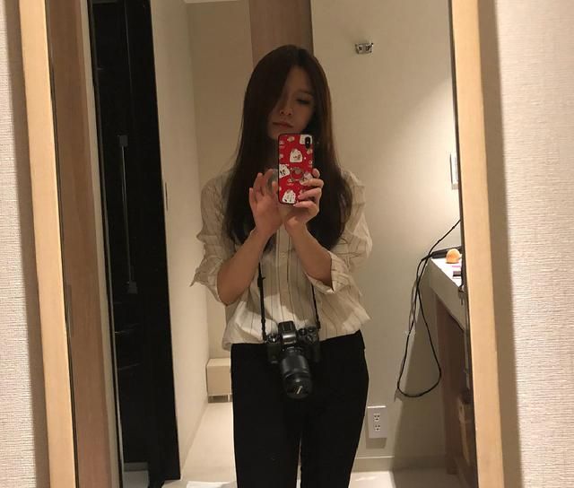 斗鱼阿冷早期生图曝光,疑被摄影师泄露贩卖,脸部圆润似"饼脸"