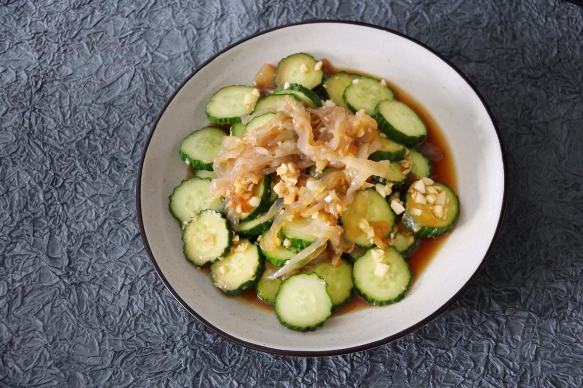 家常黄瓜丝拌海蜇增进食欲清新爽口做法很简单